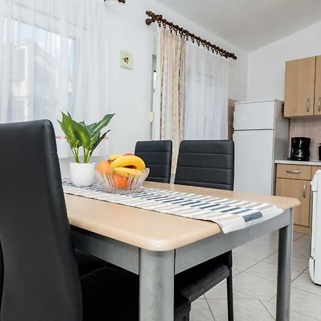 Apartmani Luka Banjol Екстер'єр фото