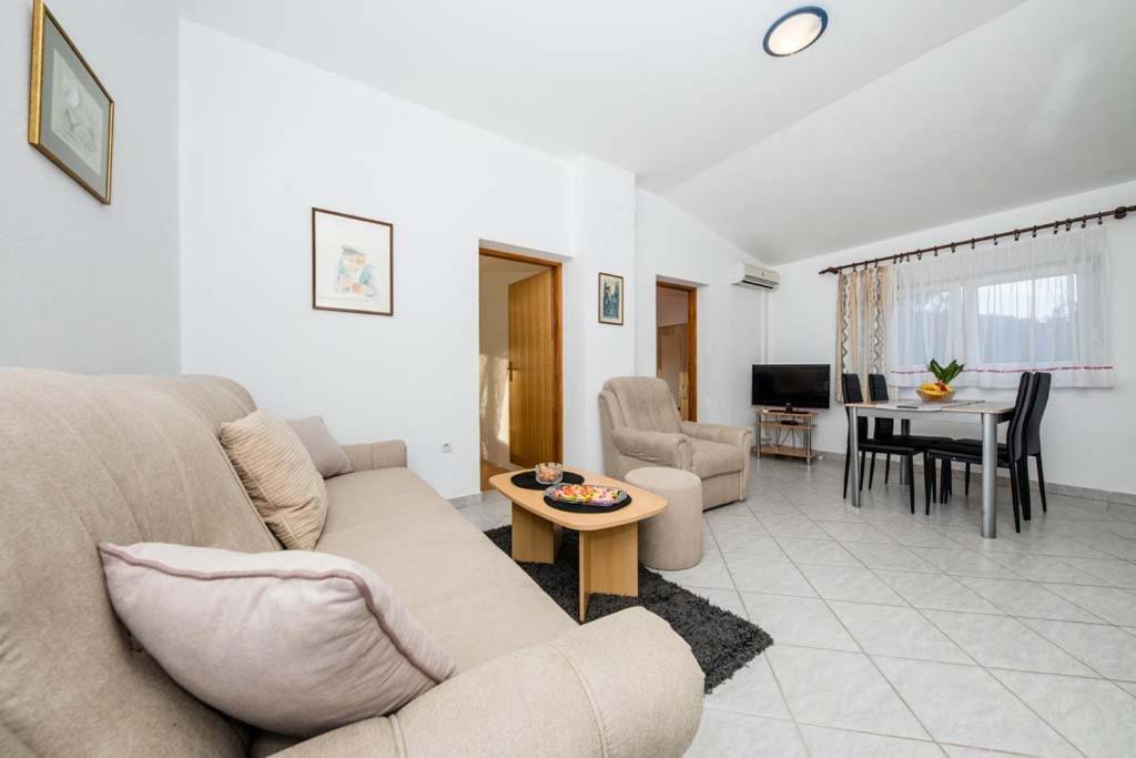 Apartmani Luka Banjol Екстер'єр фото