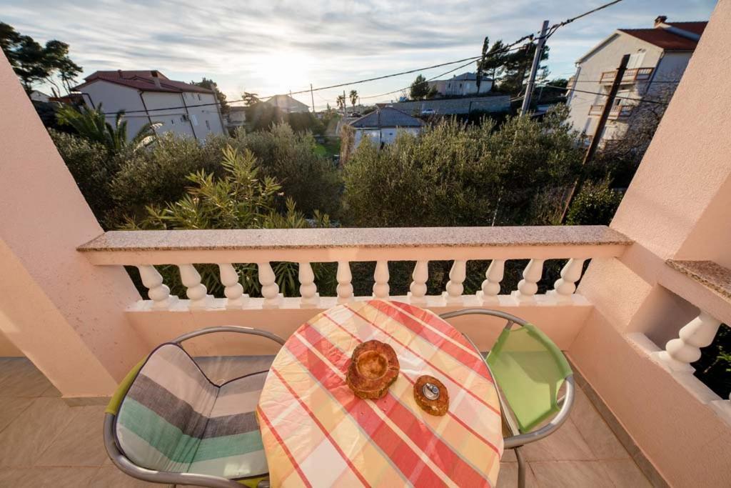 Apartmani Luka Banjol Екстер'єр фото