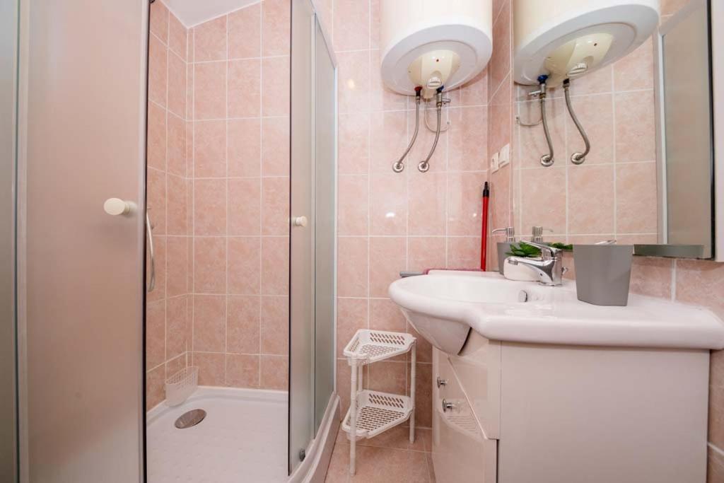 Apartmani Luka Banjol Екстер'єр фото