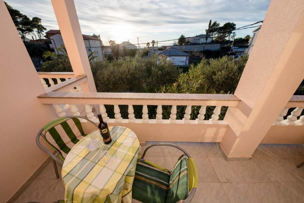 Apartmani Luka Banjol Екстер'єр фото