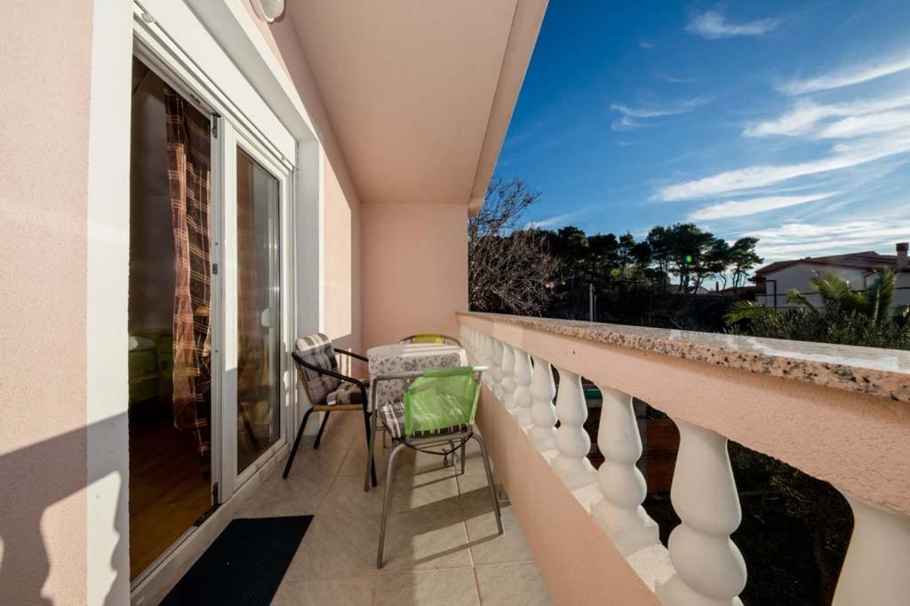 Apartmani Luka Banjol Екстер'єр фото