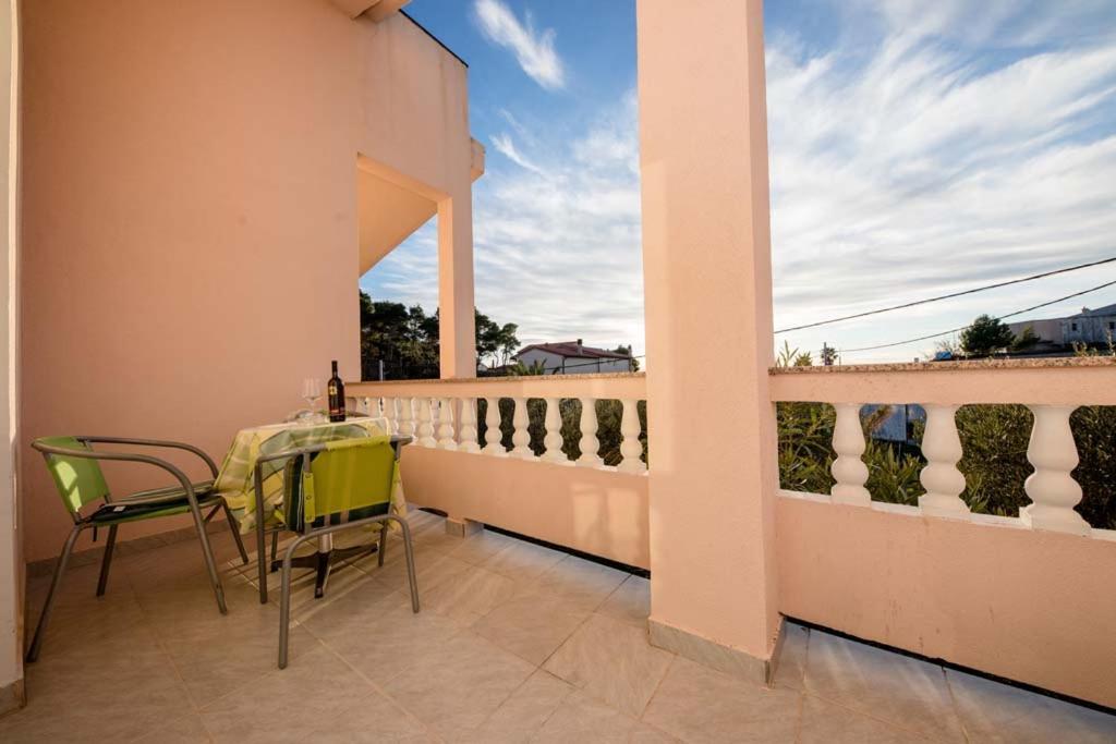 Apartmani Luka Banjol Екстер'єр фото