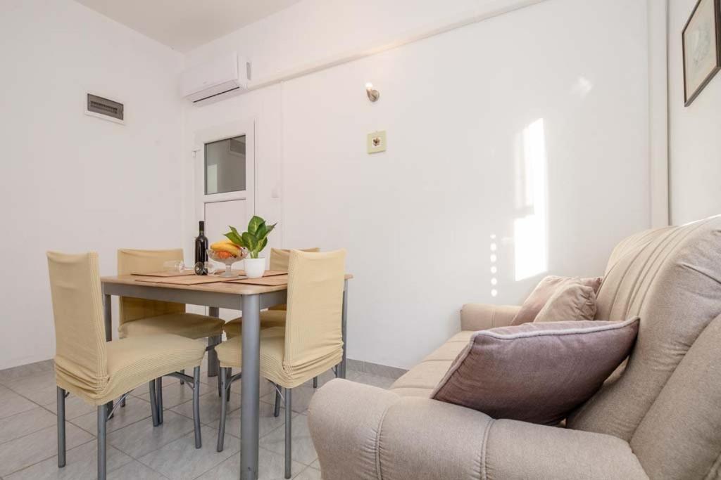 Apartmani Luka Banjol Екстер'єр фото