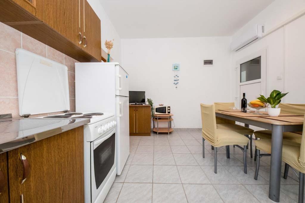 Apartmani Luka Banjol Екстер'єр фото