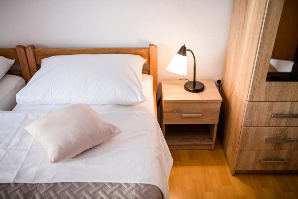 Apartmani Luka Banjol Екстер'єр фото